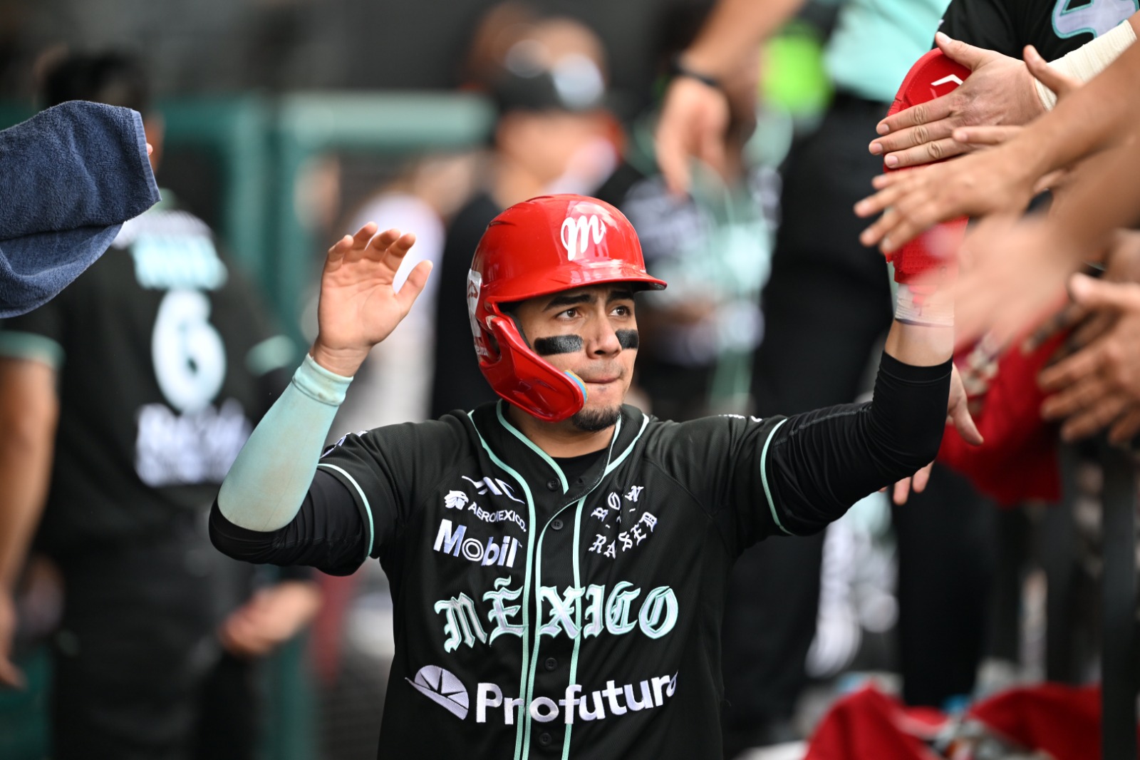 Diablos Rojos se van arriba 2-0 con otra tarde explosiva ante Leones